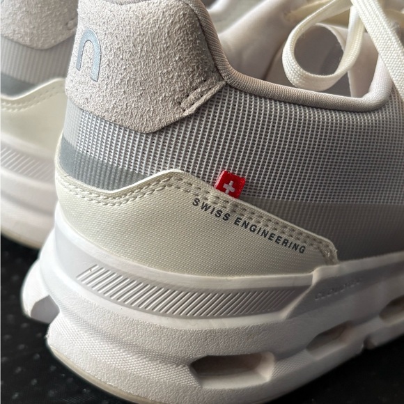 On “Cloudrift” Women’s Running Shoes Size 9 EUC Undyed/White Frost 87 98116 - Picture 5 of 6